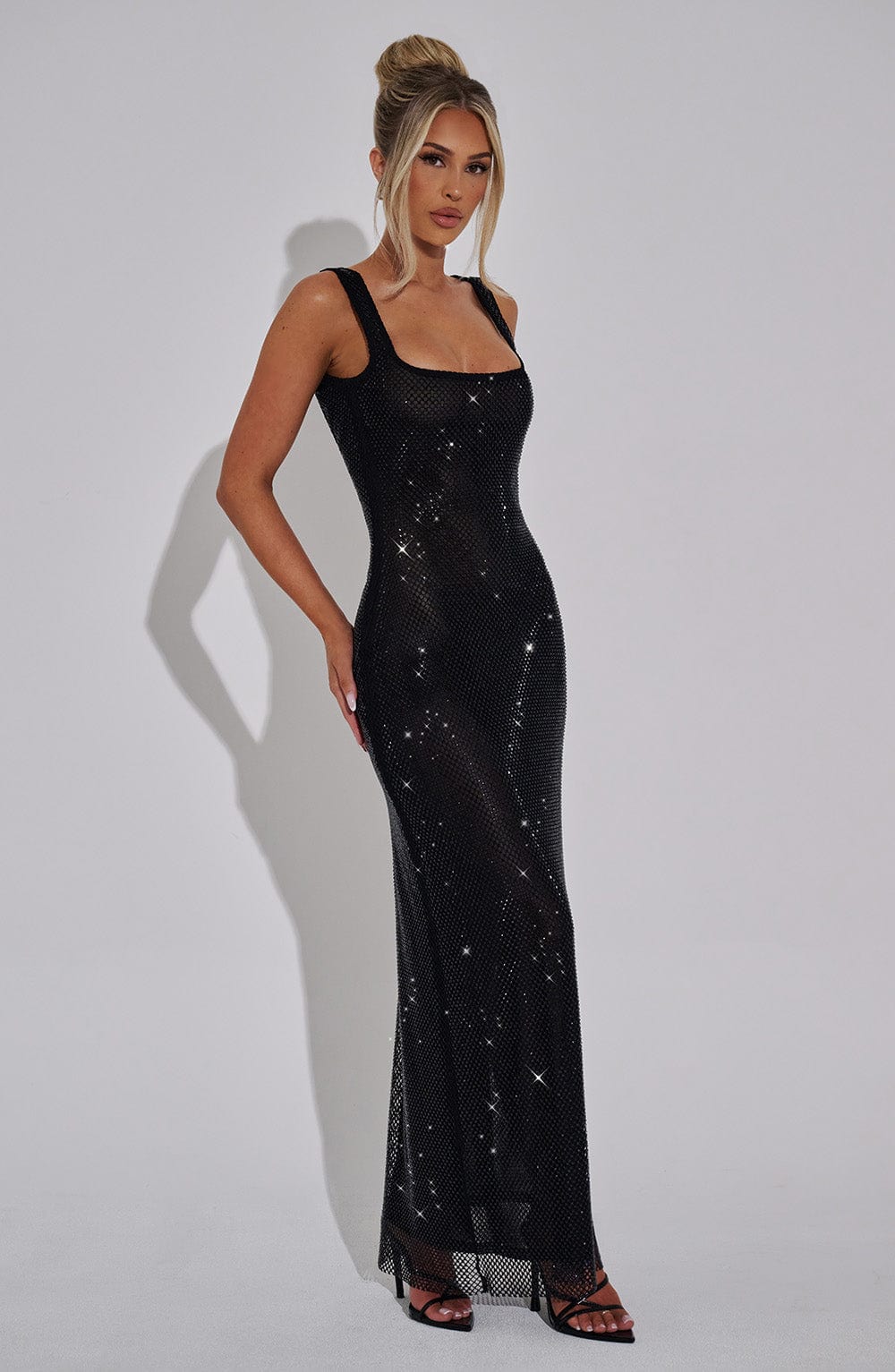 Vivienne – elegancki maxi brokatowy jurk